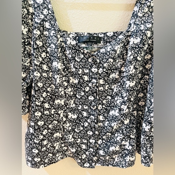 Trixxi Crop Top button up black & white floral size XL loose fit - Picture 2 of 9